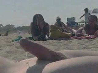 Dick clignotant sur chilled through plage