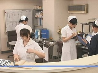 Infirmière appelée Saori mérite d'obtenir clouée à lass propre hôpital