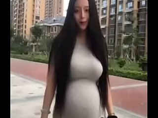 Wanita prego Cina yang anathema cantik