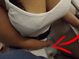 Big Breast ile bilinmeyen Sarışın Milf, metroda sikime dokunmaya başladı! Bu giyinik seks denir mi?