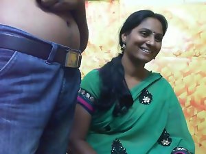 perempuan murahan India dengan buah dada besar mempunyai hubungan seks PART-4