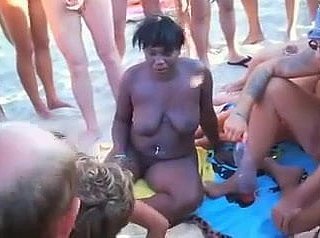 Plage nue - exhibitionnistes Hot Orgy Overturn