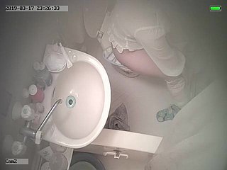 일본의 화장실 시간과 샤워 시간 SPY CAM 중국 소녀