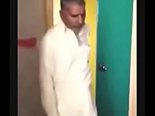 Pakistańska ciocia fucked przez dwóch starca